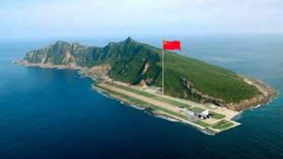 ​中国人登岛就开火？钓鱼岛震撼一幕上演，中国海警亮出行动