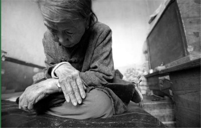 ​实拍二战中慰安妇的真实现状，至今仍要握着刀才能睡得着