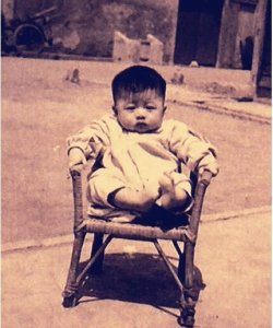 ​他双腿残疾是90年代歌坛代表, 曾因一首歌被谣传蹲大狱七年