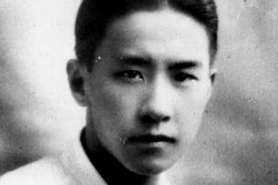 ​他是青帮老大，比黄金荣杜月笙地位还高，死后上千妓女送行
