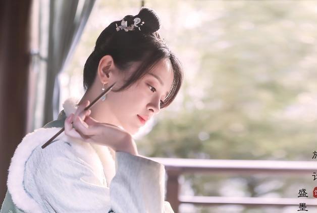 她年龄成谜! 在《知否》欺负女主、《大江大河》抛弃男主, 红了!