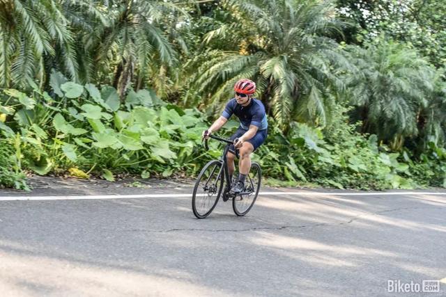 迪卡侬公路自行车测评（迪卡侬TRIBANRC520运动公路自行车评测）(28)