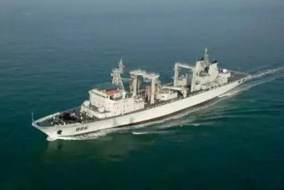 ​中国航母编队的强力辅助——901型综合补给舰