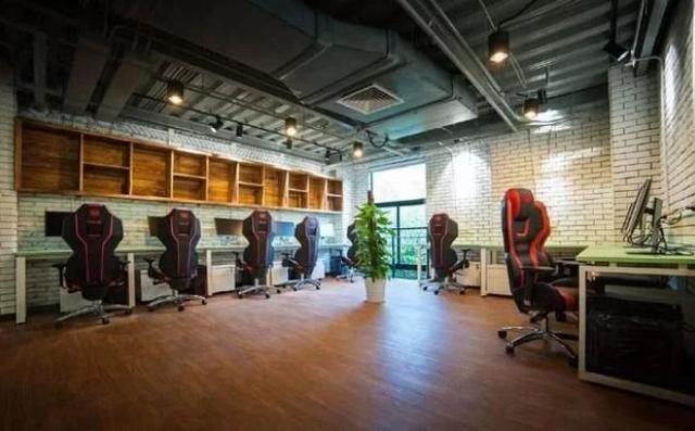 LPL战队基地曝光，RNG尽显豪华，OMG真的不是P的吗？