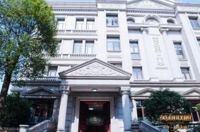 ​LPL战队基地曝光，RNG尽显豪华，OMG真的不是P的吗？