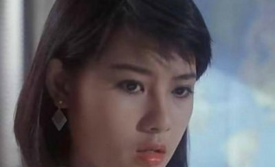 ​她是首个三级片影后，巅峰时期颜值碾压王祖贤，如今胖到无人敢认