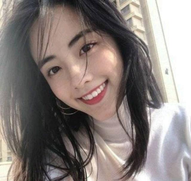 网爆胡歌已秘密领证,女主照片公开后,胡歌方否认:假的离谱!