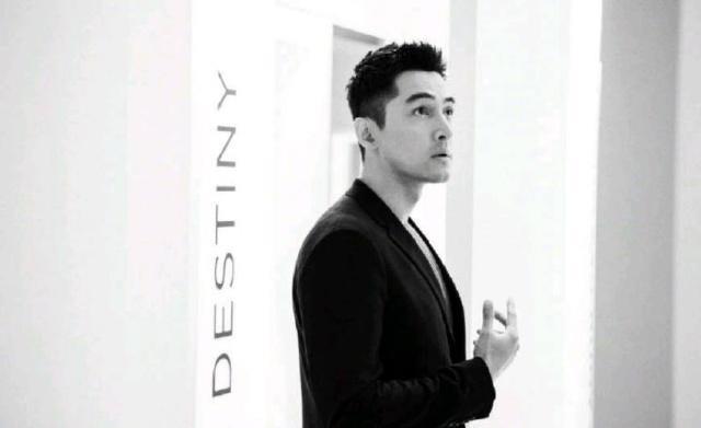 网爆胡歌已秘密领证,女主照片公开后,胡歌方否认:假的离谱!