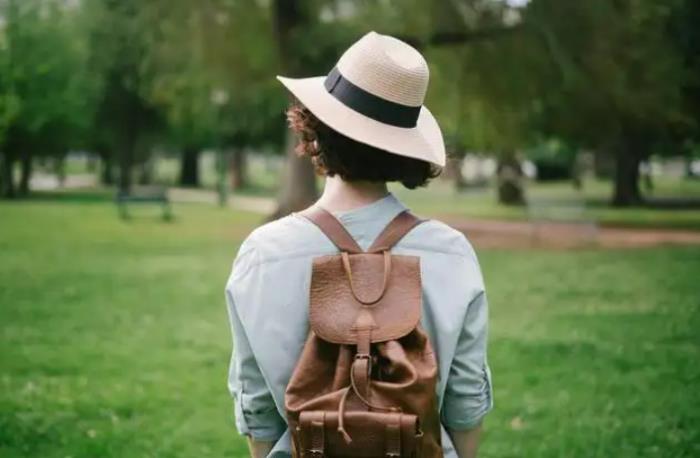 男人彻底死心的表现（男人真正放下一个人的表现）