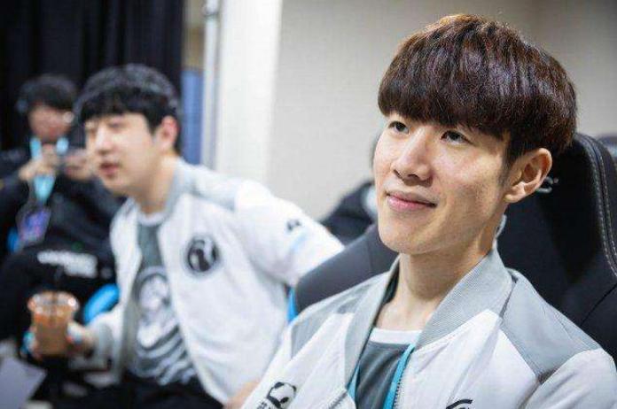 宁王和平分手的背后是7位数分手费？新女友照片曝出，是徐蜜乐？