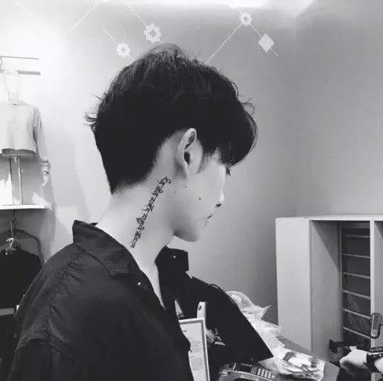 男生暗恋女生的5大表现你知道多少（男生暗恋一个女生会有的9个预兆）(7)