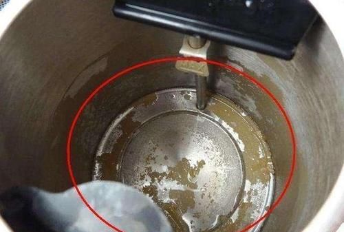 开水瓶中有很厚的水垢怎么去除掉呢