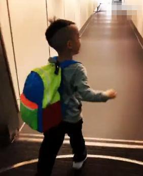 小小春新发型似“年画娃娃”！因剪头发，陈小春又被应采儿怼了