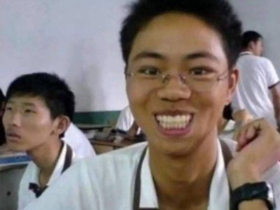 ​还记得当年的龅牙哥和茫然弟吗？那些表情包是我们满满的回忆！