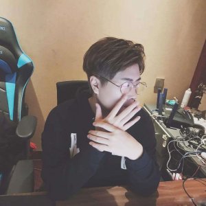 ​斗鱼一哥卢本伟依然坚挺？因开挂停播12天，直播间仍有7万人气！