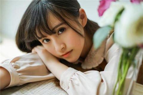 如何在和女生聊天时找到幽默的话题？