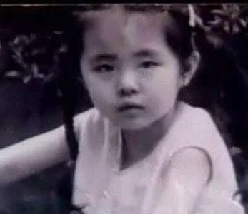 ​王祖贤罕见童年照曝光！网友：完美诠释从小美到大