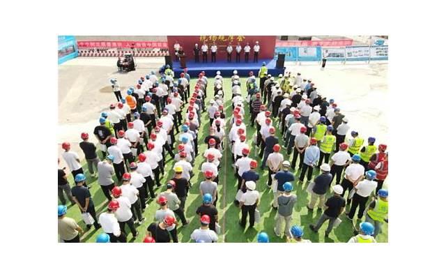 麻花辫的编法（超棒又好编的麻花辫）