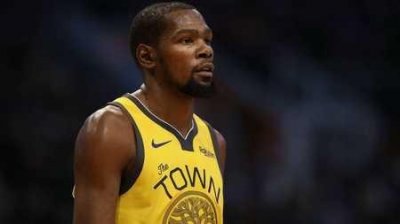 ​杜兰特右脚踝挫伤是怎么回事 杜兰特跳起落地时踩在对手脚上