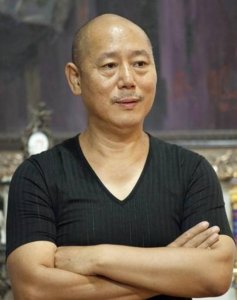 ​当众痛斥让郭敬明哑口无言，见人就怼的李成儒，凭什么这么豪横？