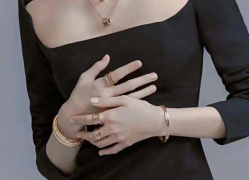 早上起床后眼睛浮肿不清晰是什么原因? 早上起床后眼睛浮肿不清晰是什么原因?