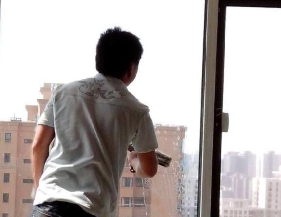 冬天擦玻璃用什么擦最干净