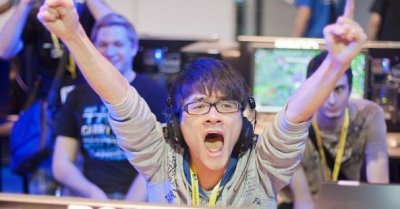 ​全球流的开创者，中国第一卡牌：请叫我中路杀神-若风